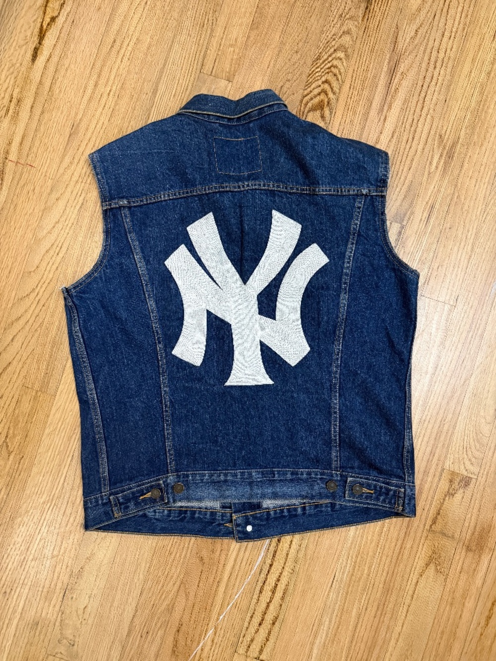 Levi’s x MLB New York Yankees Custom Denim Vest Trucker Jacket Size L